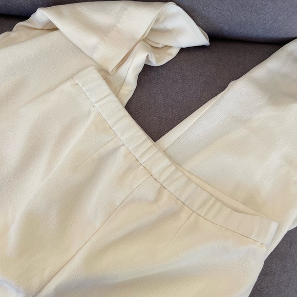 White pants stretch - Picture 4 of 5